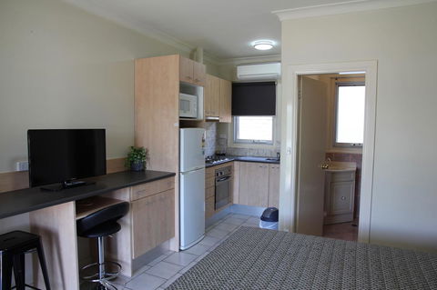Tumut Apartments - Accommodation in Surfers Paradise 5