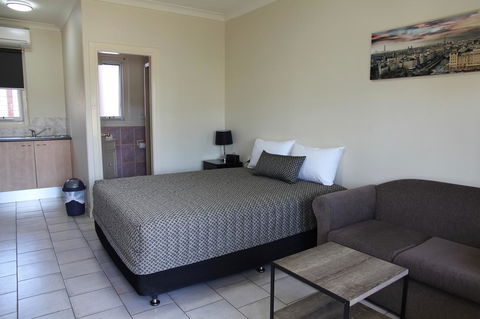 Tumut Apartments - Accommodation in Surfers Paradise 9