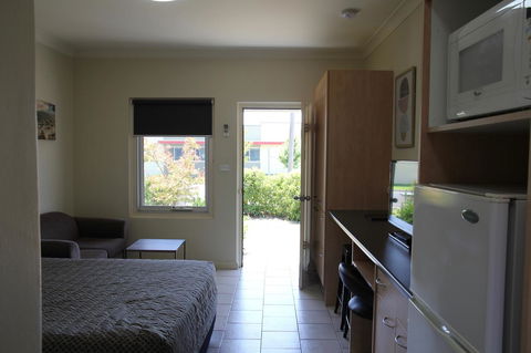 Tumut Apartments - Accommodation in Surfers Paradise 6