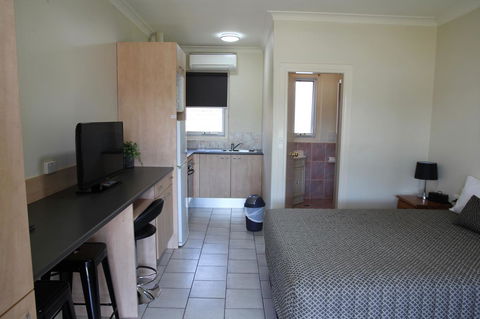 Tumut Apartments - Accommodation in Surfers Paradise 2