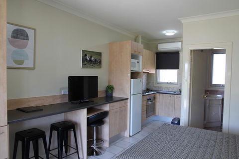 Tumut Apartments - Accommodation in Surfers Paradise 8