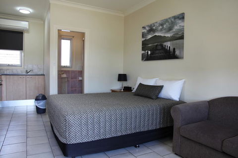 Tumut Apartments - Accommodation in Surfers Paradise 3