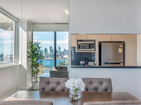 Panoramic Harbour Views And Unbeatable Comfort - Accommodation in Surfers Paradise 8