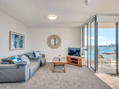 Panoramic Harbour Views And Unbeatable Comfort - Accommodation in Surfers Paradise 2