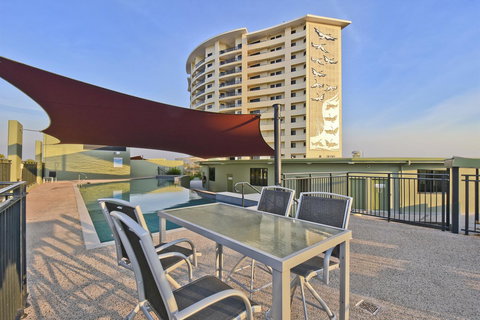 Nomikis\'On The Avenue - Accommodation in Surfers Paradise 12