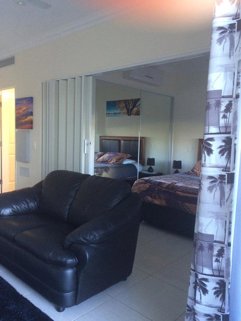 Nomikis\'On The Avenue - Accommodation in Surfers Paradise 14