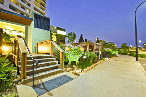 Nomikis\'On The Avenue - Accommodation in Surfers Paradise 2