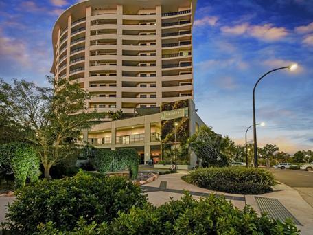 Nomikis\'On The Avenue - Accommodation in Surfers Paradise 1