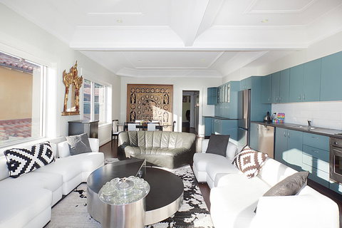 Art Deco Apartment With Breathtaking Water Views - Accommodation in Surfers Paradise 7