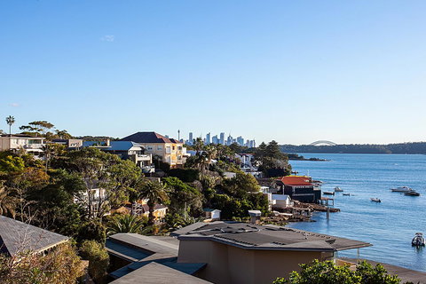 Art Deco Apartment With Breathtaking Water Views - Accommodation in Surfers Paradise 11