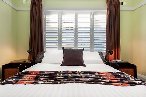 Art Deco Apartment With Breathtaking Water Views - Accommodation in Surfers Paradise 10