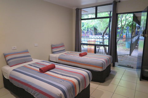 Jump Inn Alice Budget Accommodation - Accommodation in Surfers Paradise 3