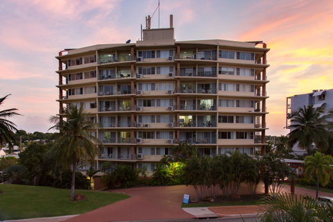 Cullen Bay Resorts - Accommodation in Surfers Paradise 12