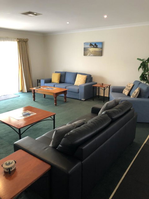 Beaches Serviced Apartments - Accommodation in Surfers Paradise 7