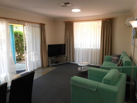 Beaches Serviced Apartments - Accommodation in Surfers Paradise 27