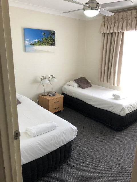 Beaches Serviced Apartments - Accommodation in Surfers Paradise 13