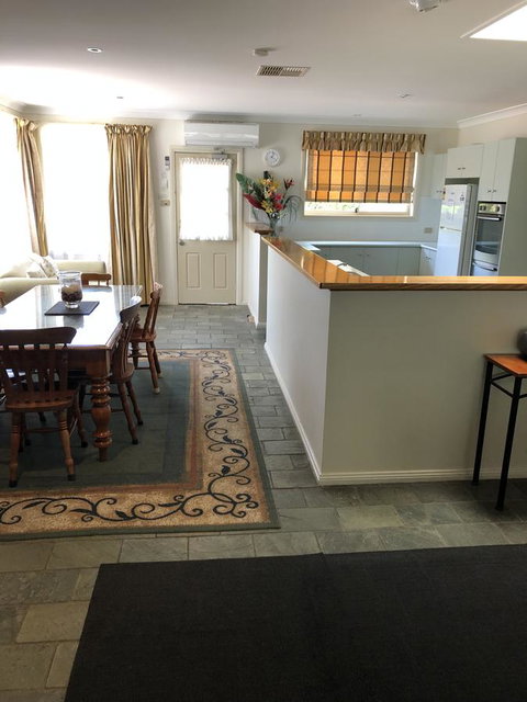 Beaches Serviced Apartments - Accommodation in Surfers Paradise 5