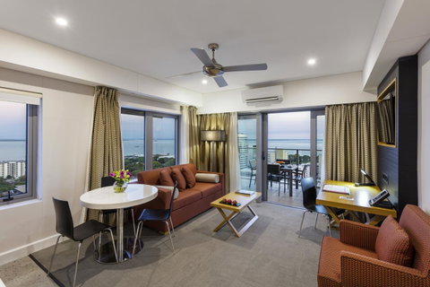Oaks Darwin Elan Hotel - Accommodation in Surfers Paradise 2