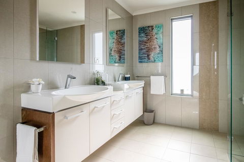 ZEN BY THE WATER - Esplanade Darwin Retreat - Accommodation in Surfers Paradise 11