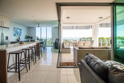 ZEN BY THE WATER - Esplanade Darwin Retreat - Accommodation in Surfers Paradise 1
