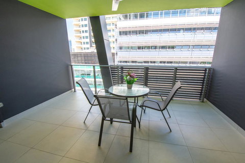 Magnum Serviced Apartments - Accommodation in Surfers Paradise 13