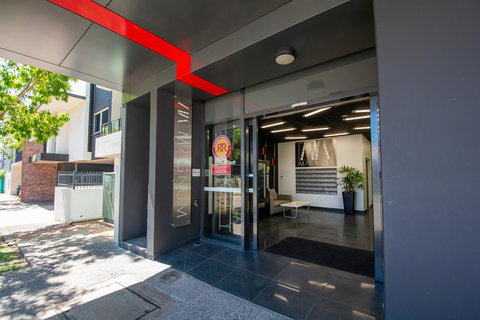 Magnum Serviced Apartments - Accommodation in Surfers Paradise 25