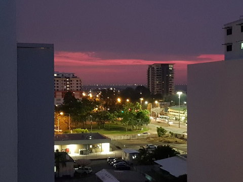 Darwin-Ocean Views, Tropical Getaway, Pool & Aircon - Accommodation in Surfers Paradise 19