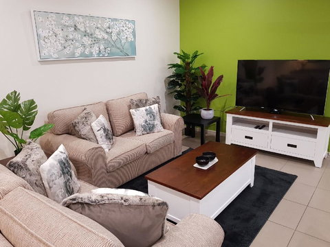 Darwin-Ocean Views, Tropical Getaway, Pool & Aircon - Accommodation in Surfers Paradise 3