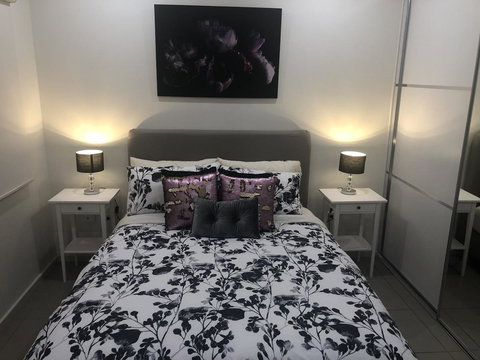 Darwin-Ocean Views, Tropical Getaway, Pool & Aircon - Accommodation in Surfers Paradise 2