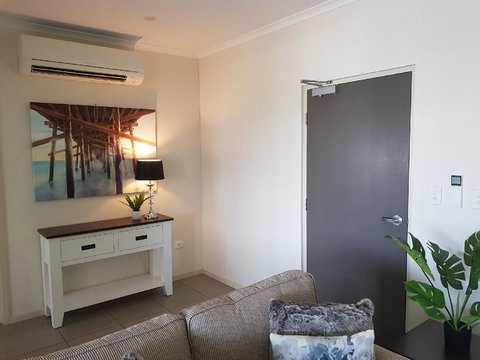 Darwin-Ocean Views, Tropical Getaway, Pool & Aircon - Accommodation in Surfers Paradise 6
