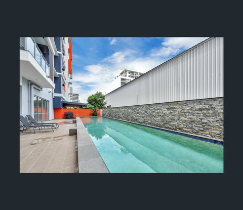 Darwin-Ocean Views, Tropical Getaway, Pool & Aircon - Accommodation in Surfers Paradise 18