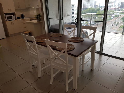 Darwin-Ocean Views, Tropical Getaway, Pool & Aircon - Accommodation in Surfers Paradise 7