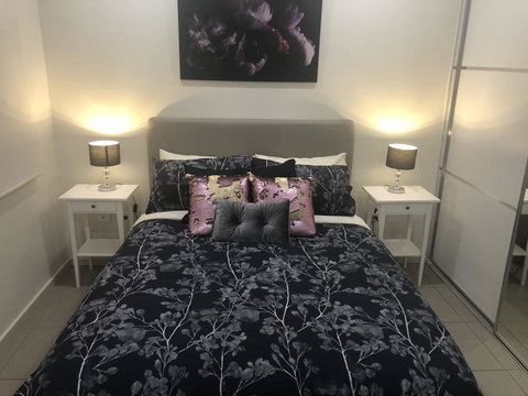 Darwin-Ocean Views, Tropical Getaway, Pool & Aircon - Accommodation in Surfers Paradise 1