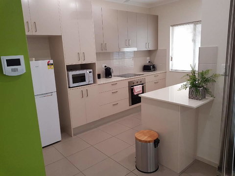 Darwin-Ocean Views, Tropical Getaway, Pool & Aircon - Accommodation in Surfers Paradise 8