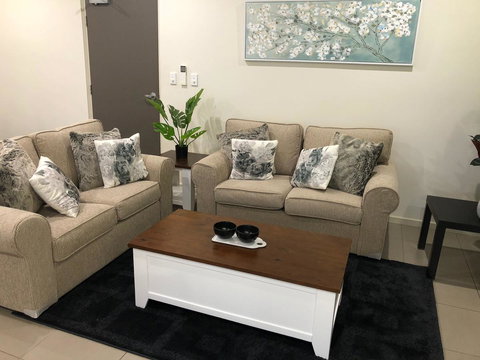 Darwin-Ocean Views, Tropical Getaway, Pool & Aircon - Accommodation in Surfers Paradise 5