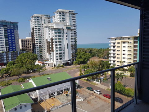 Darwin-Ocean Views, Tropical Getaway, Pool & Aircon - Accommodation in Surfers Paradise 20