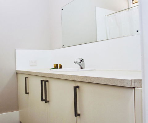 Erldunda Desert Oaks Resort - Accommodation in Surfers Paradise 11