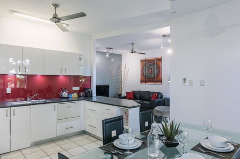 CitySide Apartment - 2 Bedroom With Private Courtyard - Accommodation in Surfers Paradise 0