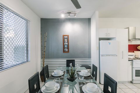 CitySide Apartment - 2 Bedroom With Private Courtyard - Accommodation in Surfers Paradise 2