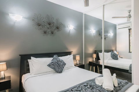 CitySide Apartment - 2 Bedroom With Private Courtyard - Accommodation in Surfers Paradise 15