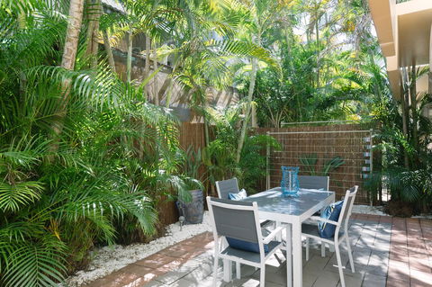 CitySide Apartment - 2 Bedroom With Private Courtyard - Accommodation in Surfers Paradise 13