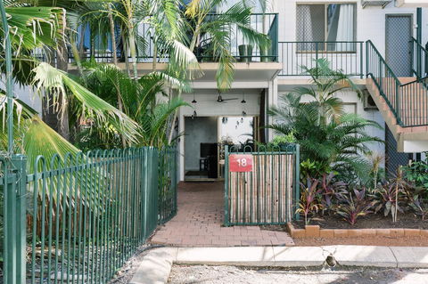 CitySide Apartment - 2 Bedroom With Private Courtyard - Accommodation in Surfers Paradise 5