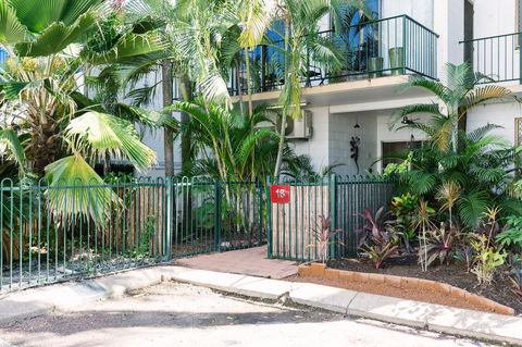 CitySide Apartment - 2 Bedroom With Private Courtyard - Accommodation in Surfers Paradise 6