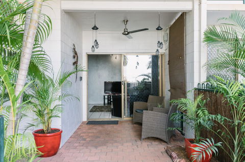 CitySide Apartment - 2 Bedroom With Private Courtyard - Accommodation in Surfers Paradise 7