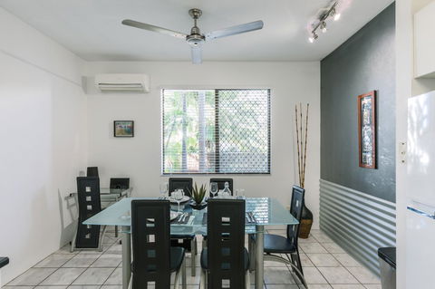 CitySide Apartment - 2 Bedroom With Private Courtyard - Accommodation in Surfers Paradise 9
