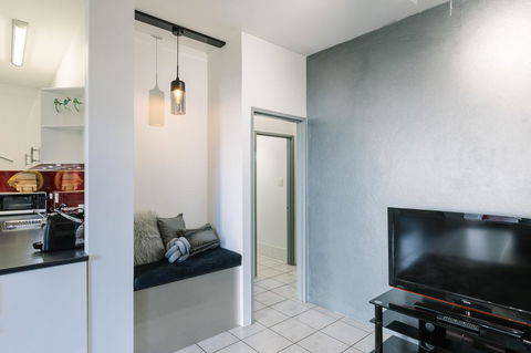 CitySide Apartment - 2 Bedroom With Private Courtyard - Accommodation in Surfers Paradise 8