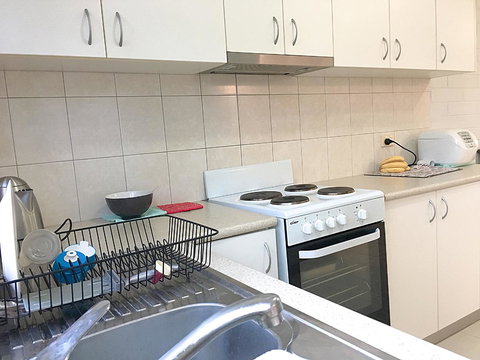 Cozy Room For A Great Stay In Darwin - Excellent Location - Accommodation in Surfers Paradise 1