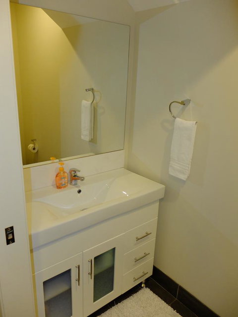 Rock Wallaby - Accommodation in Surfers Paradise 15