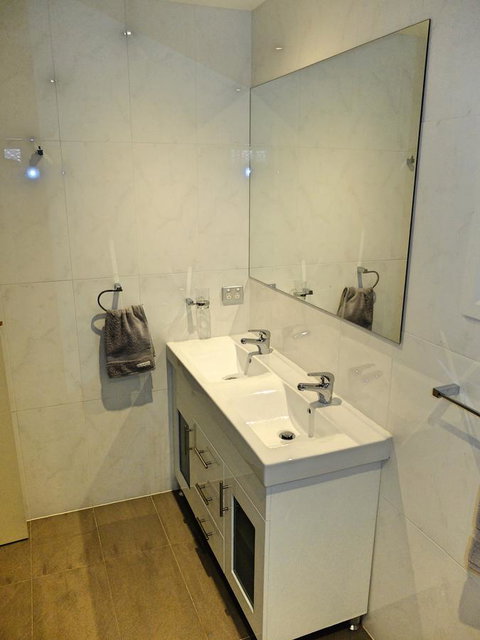 Rock Wallaby - Accommodation in Surfers Paradise 7