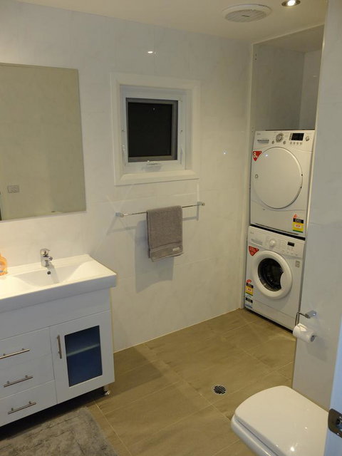 Rock Wallaby - Accommodation in Surfers Paradise 10